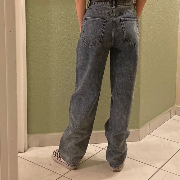 BDG Baggy Jean in Light Acid Wash - Picture 3 of 4